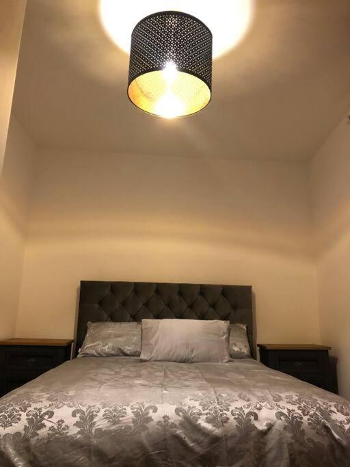 The Villas, Newly Refurbished Modern Home - Free Parking, Prime, Netflix バッキンガム エクステリア 写真